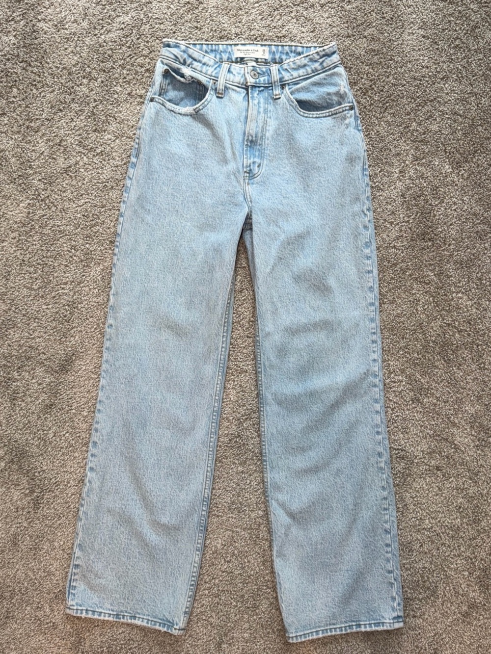 Abercrombie and Fitch 90s relaxed Jean high-rise curve
